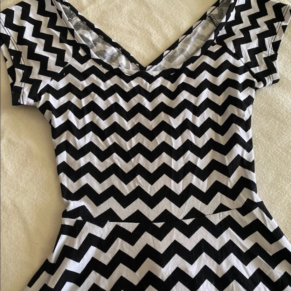 Dress - Picture 2 of 6